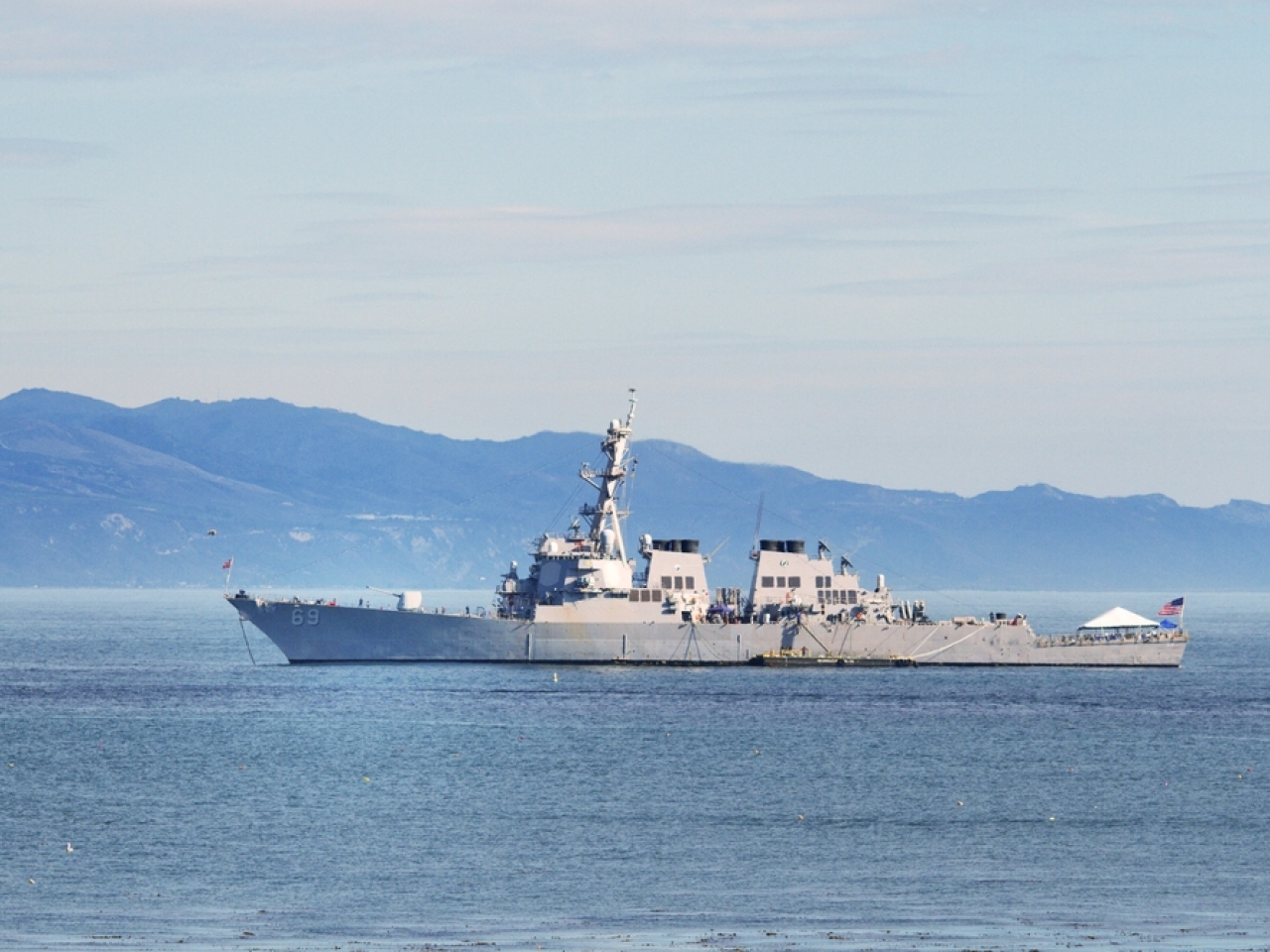 美軍導彈驅逐艦「米利厄斯」號通過台灣海峽。（Shutterstock）